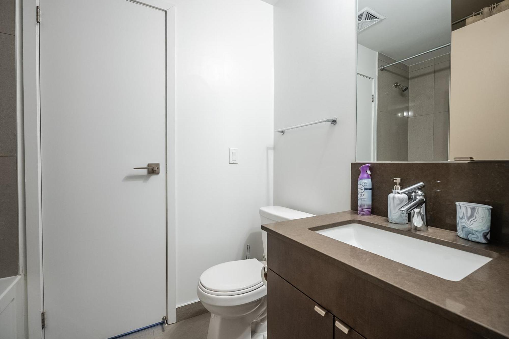 Modern Dunfield Ave Condos By Globalstay Toronto Exterior photo