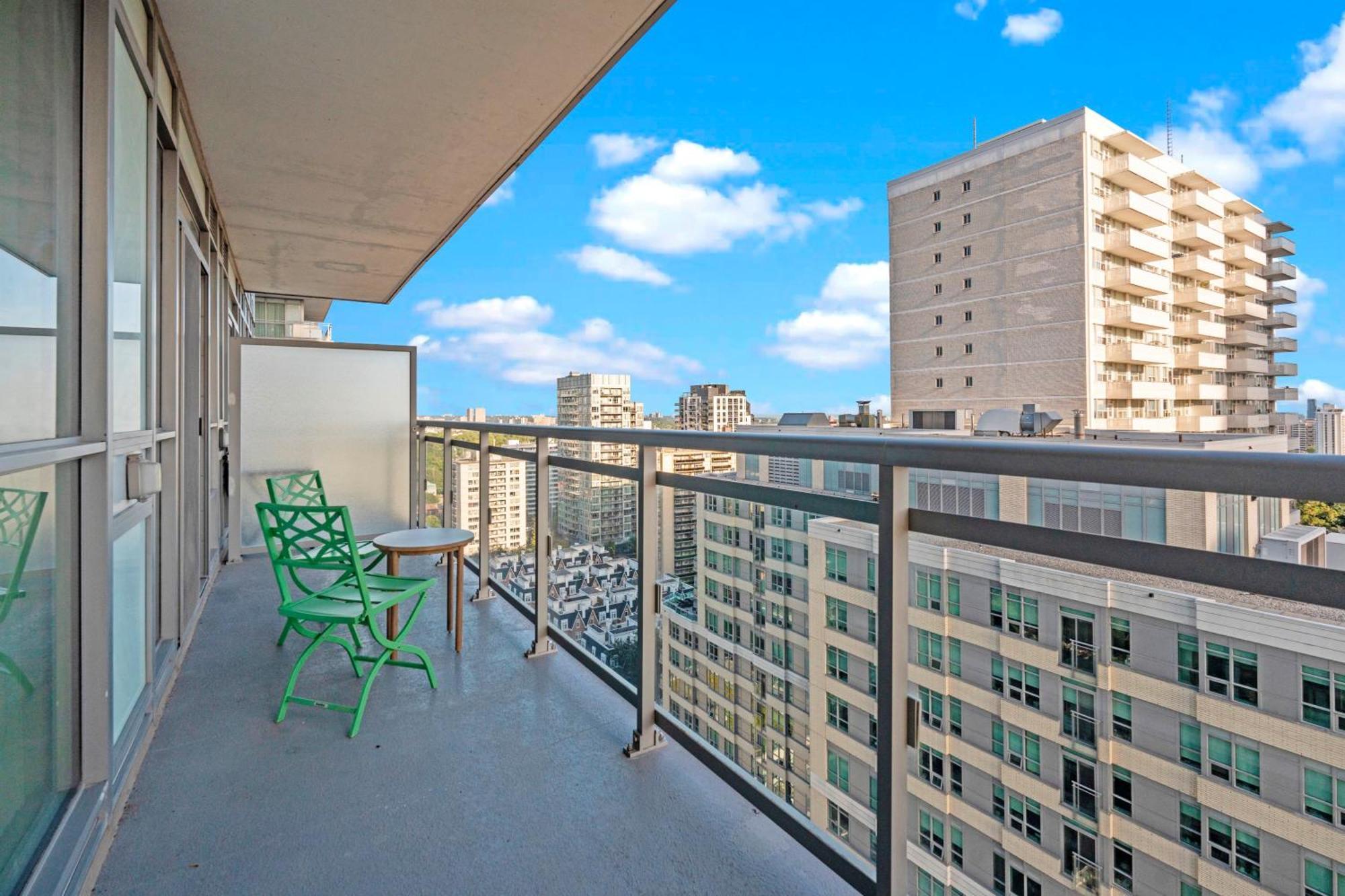 Modern Dunfield Ave Condos By Globalstay Toronto Exterior photo